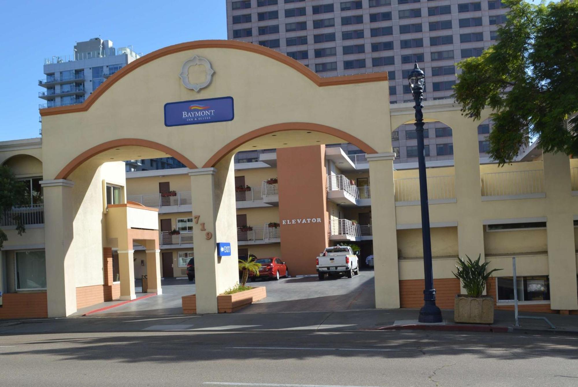 15 Airport Hotels Close to University of San Diego