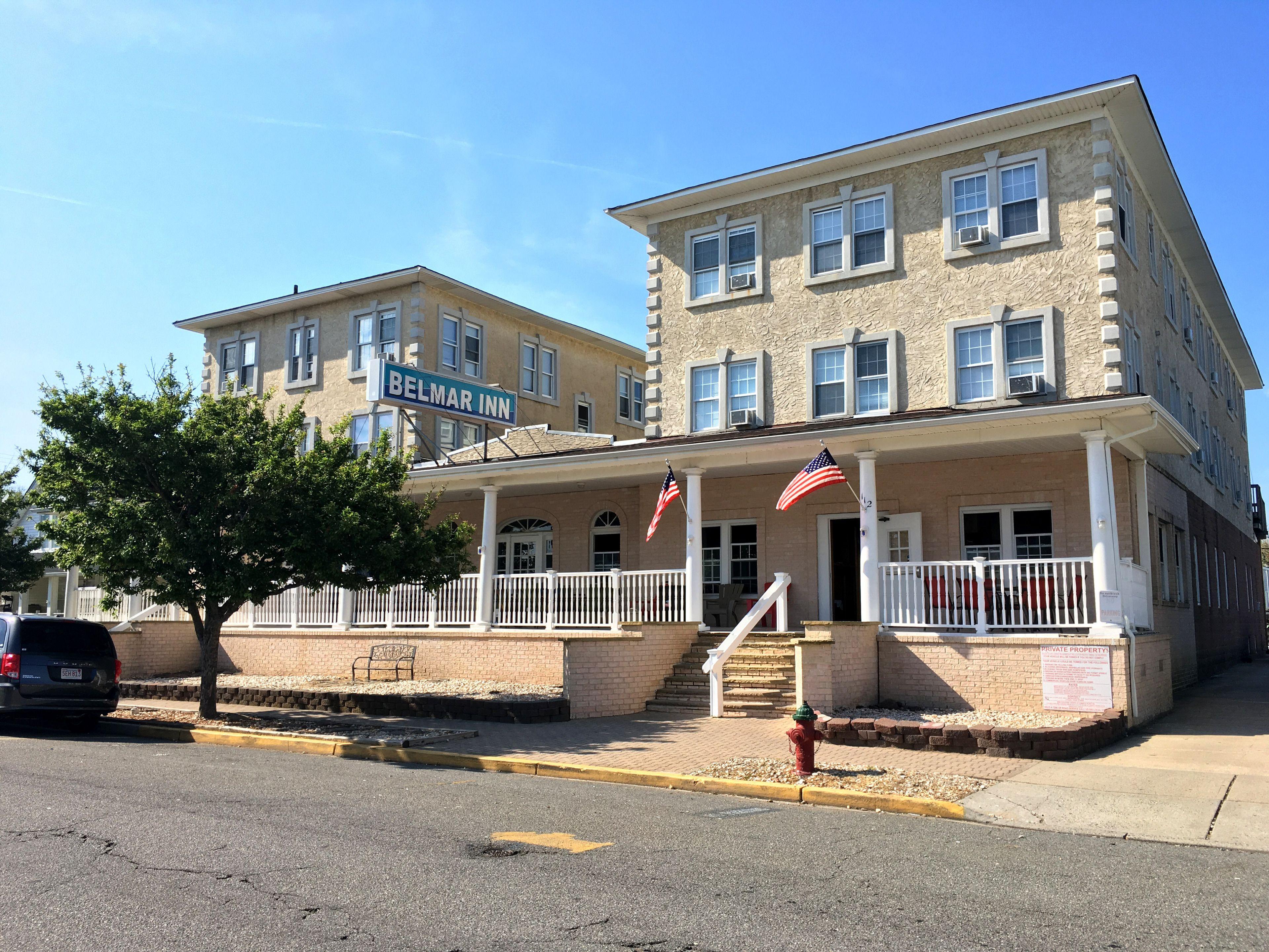 Staying Near Bel-Aire Golf Course: 4 Budget Hotels Compared
