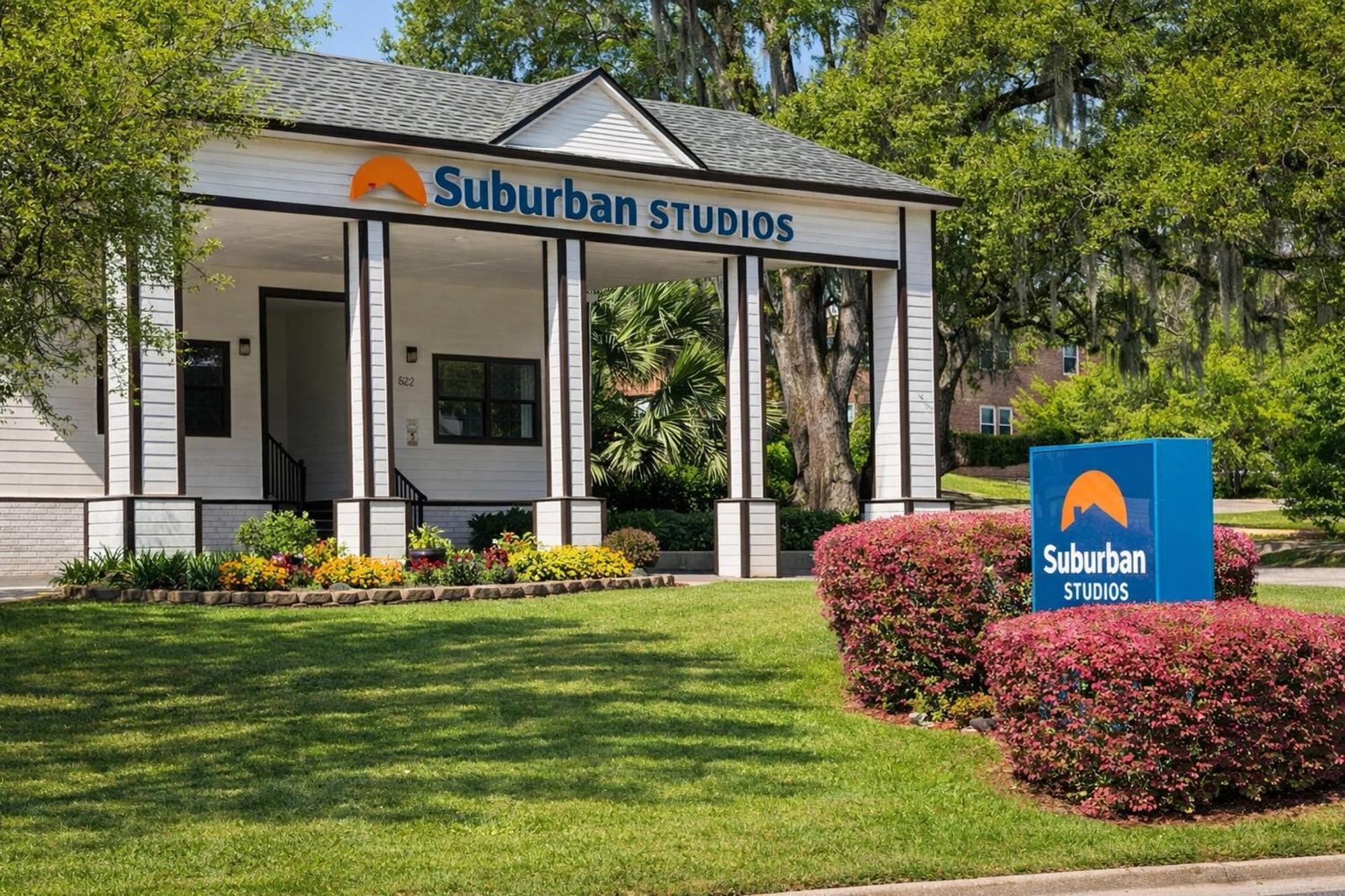 4 Family Hotels Near Dorothy B Oven Park Worth Booking