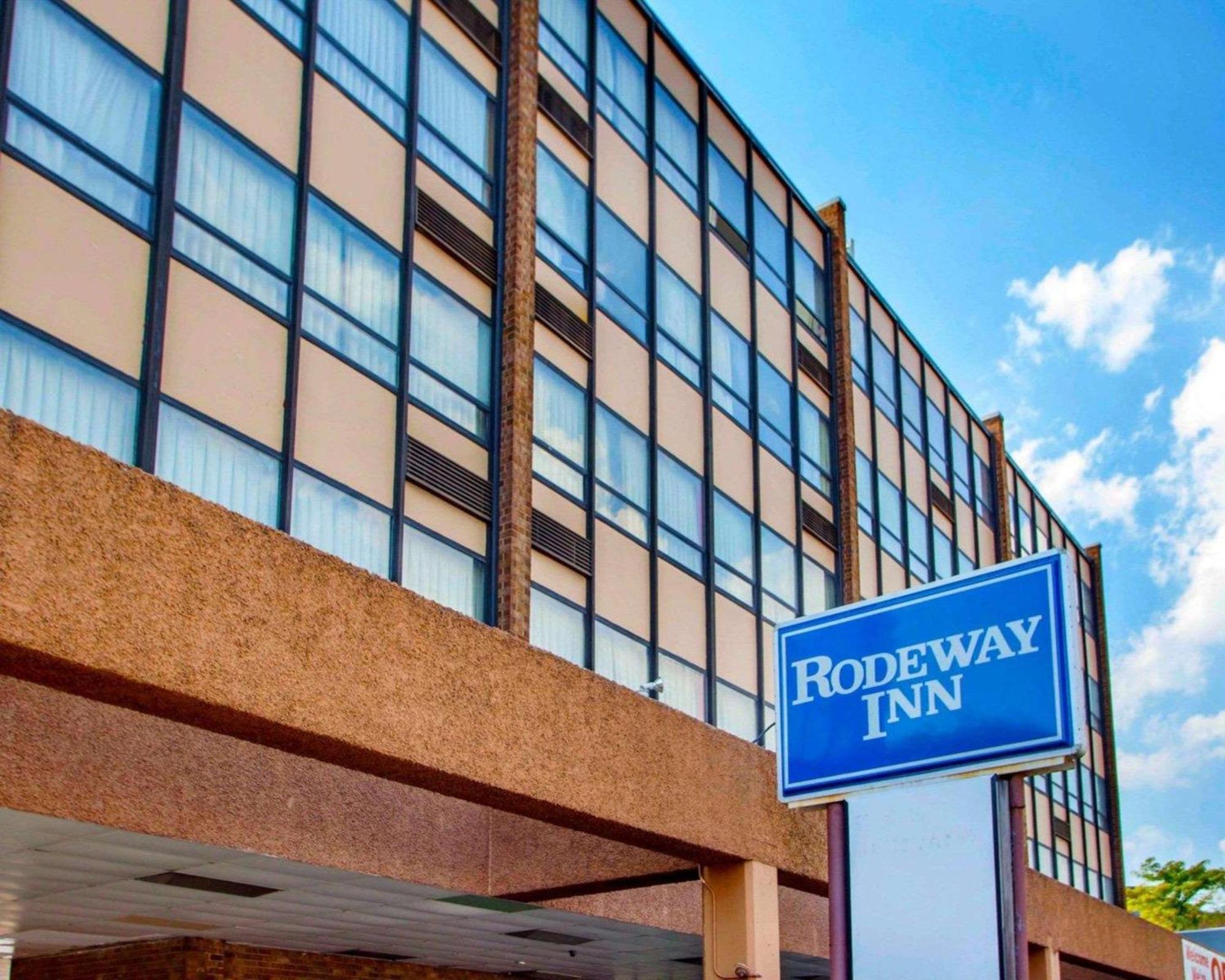 4 Airport Hotels Near 9/11 Memorial for Easy NYC Access
