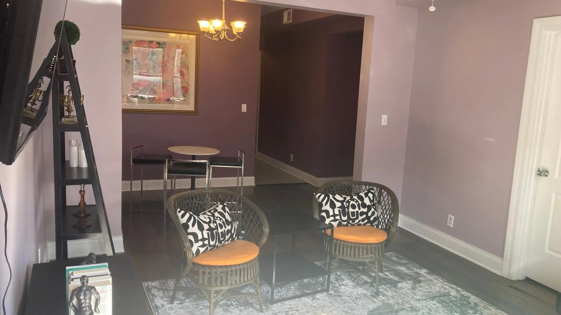 4 Budget-Friendly Hotels Close to Wrigley Field