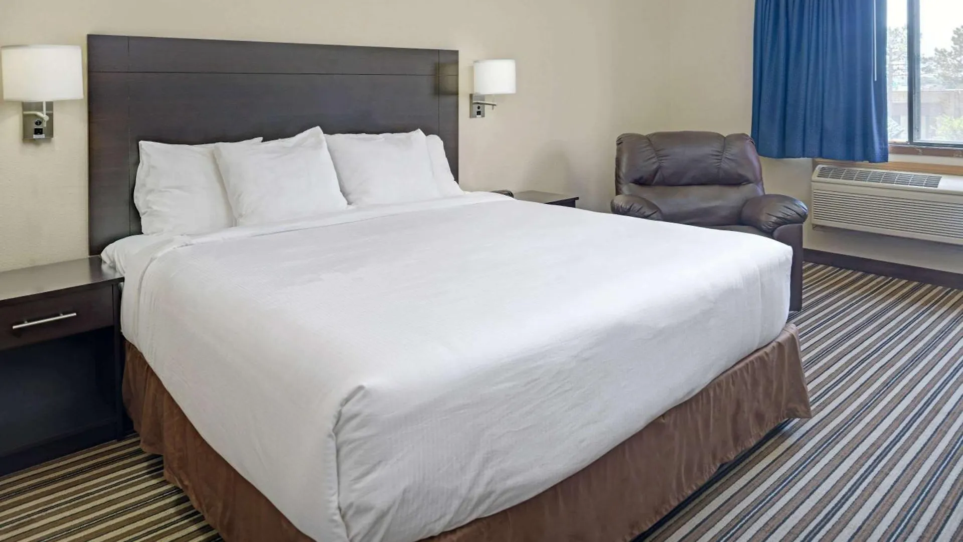 Staying Near Elmwood Park: 4 Budget Hotels Compared