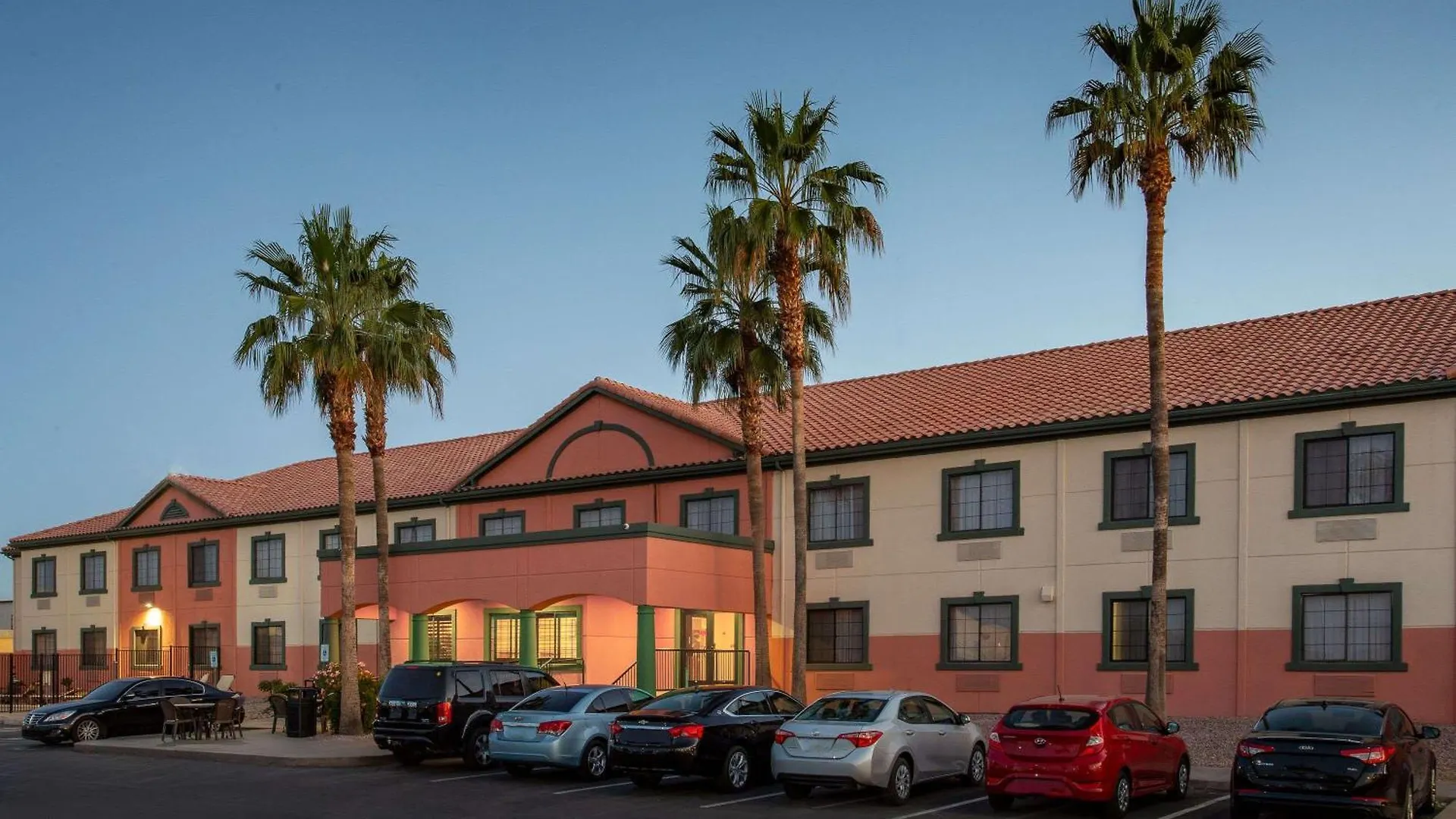 Where to Stay Near Sonoran Desert: 10 Best Budget Hotels