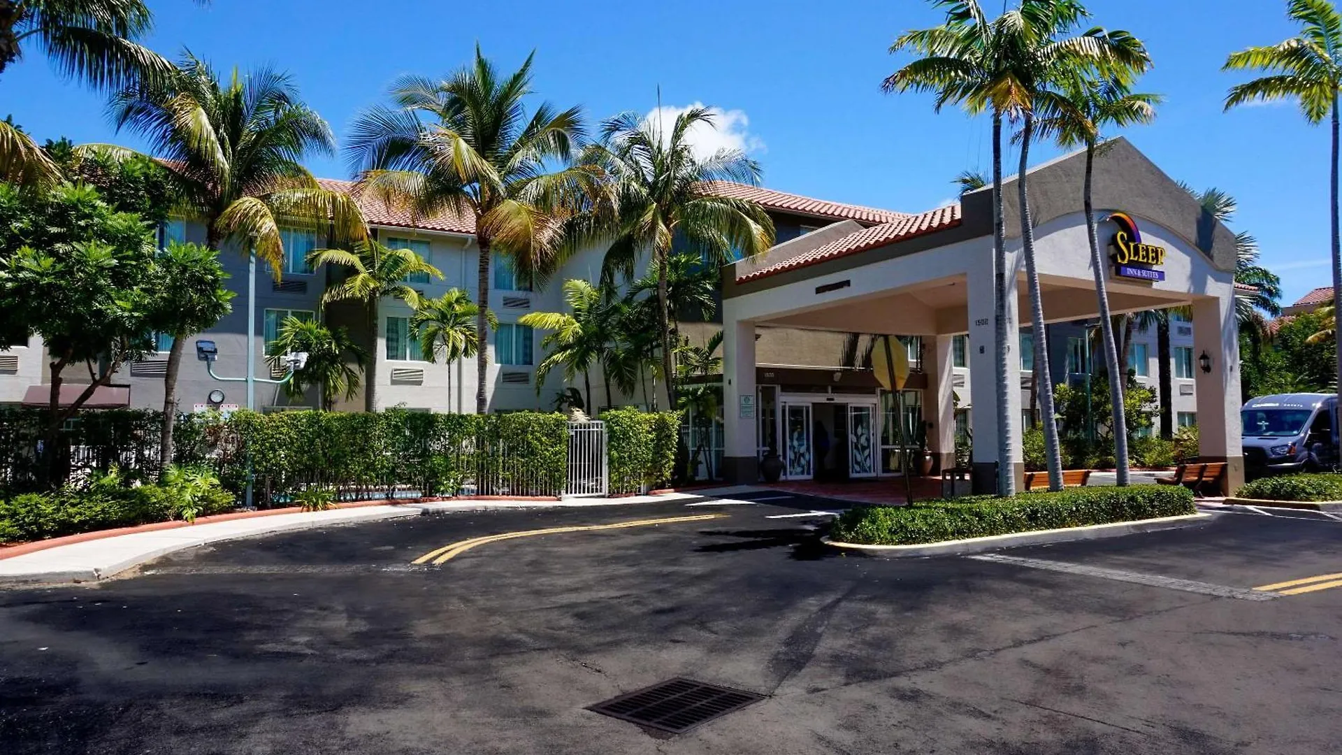 Where to Stay Near Museum of Art Fort Lauderdale: 4 Airport Hotels