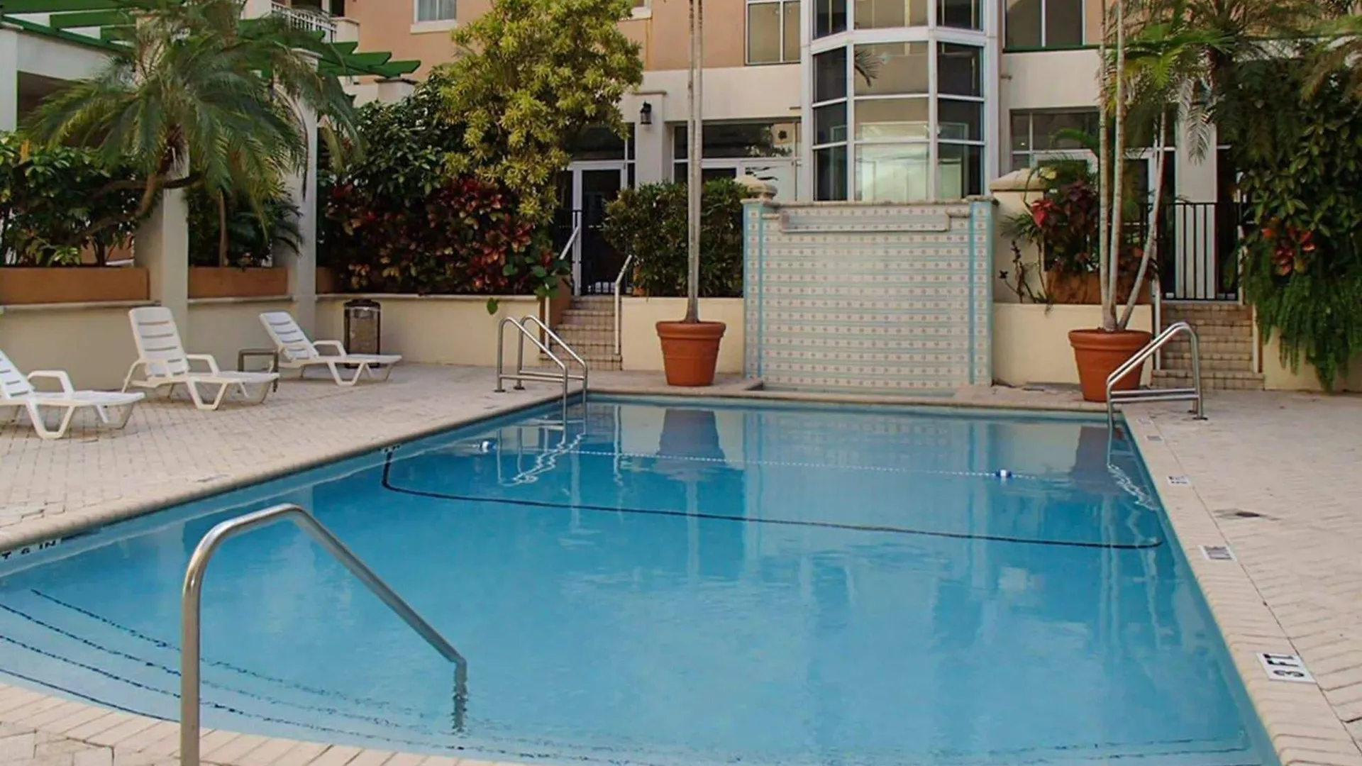 4 Budget Hotels Near Wainwright Park That Deliver Real Value