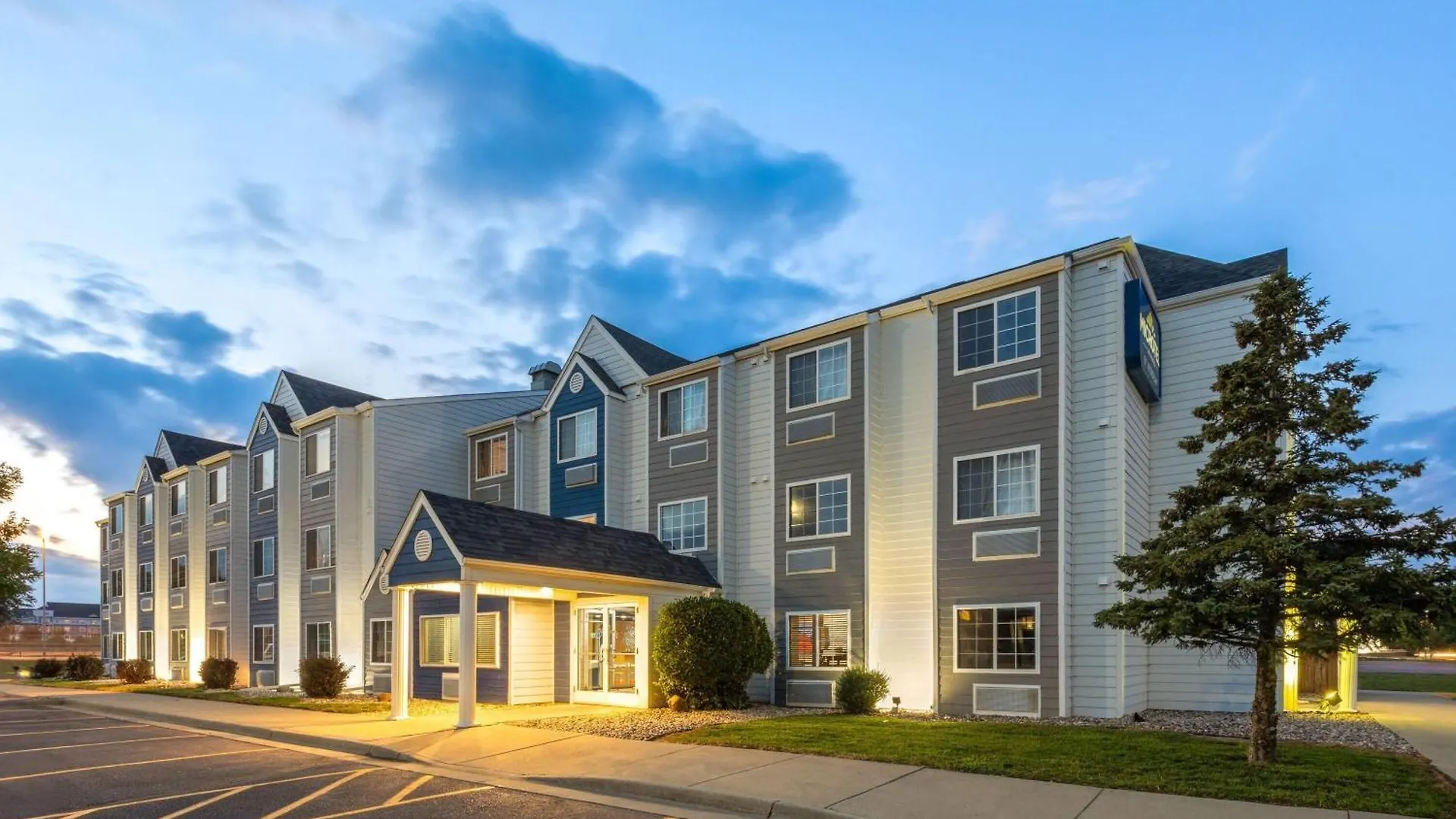 Staying Near Empire Mall: 5 Sioux Falls Hotels Compared