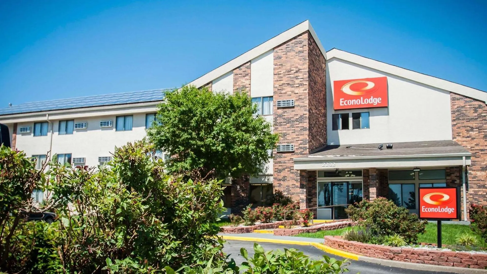 Where to Stay Near Waterworks Park: 4 Airport Hotels Reviewed