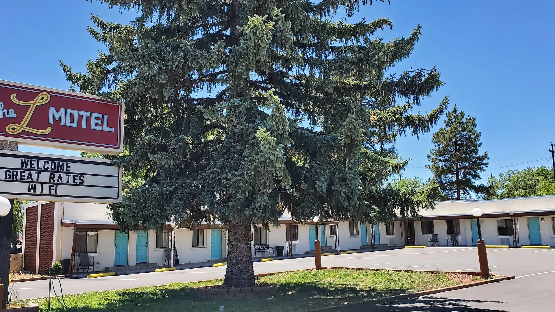 5 Smart Airport Hotels Near Flagstaff Playhouse to Book
