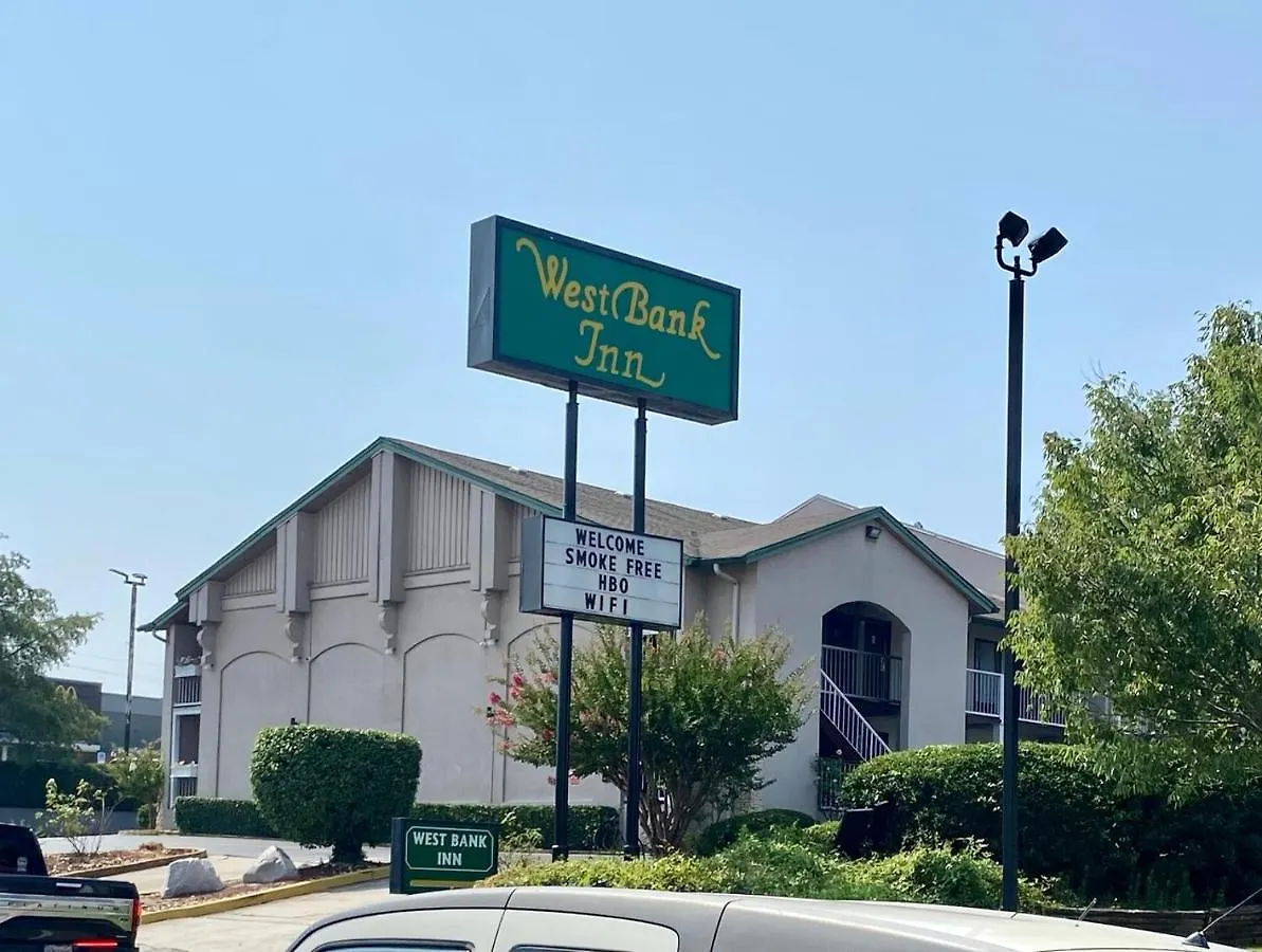 8 Budget Hotels Near Richmond Plaza That Deliver Real Value