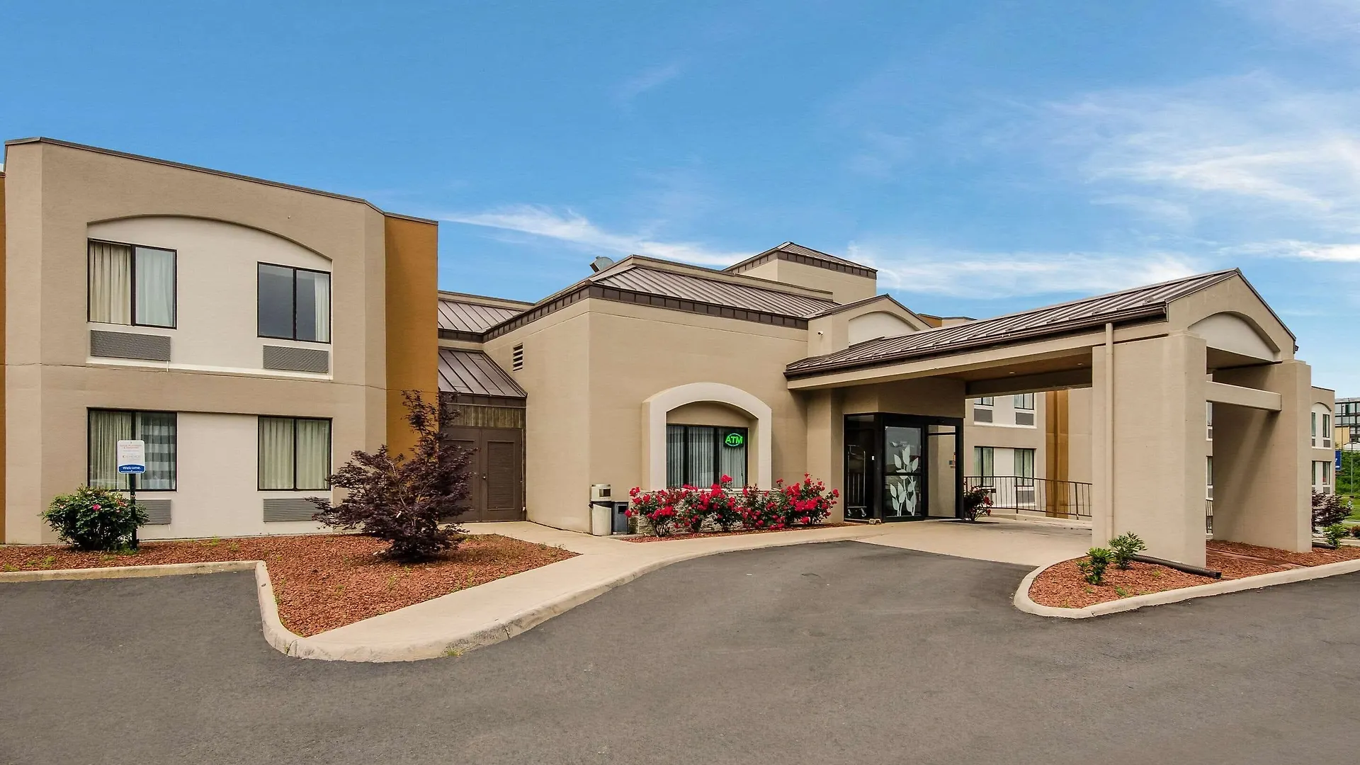 5 Cheap Hotels Near Center in the Square Worth Booking