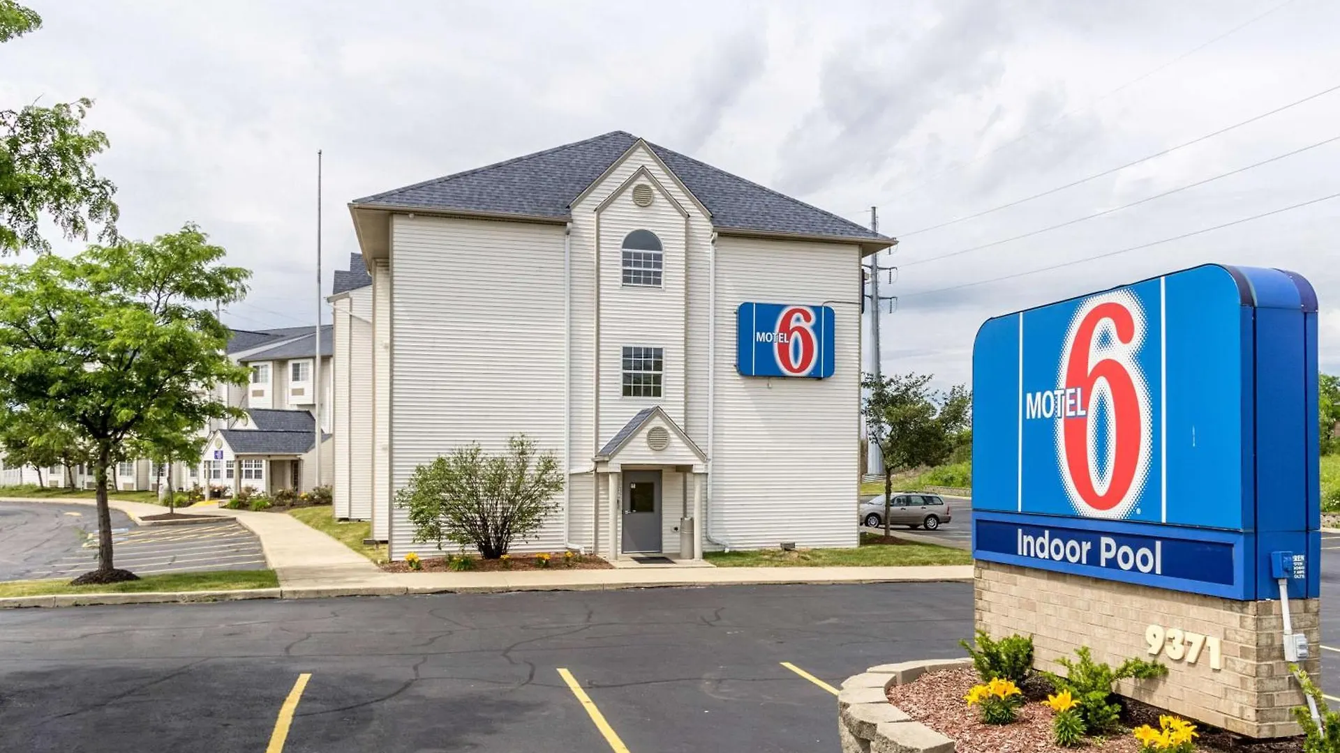 Staying Near Case-Barlow Farms: 4 Business Hotels Compared