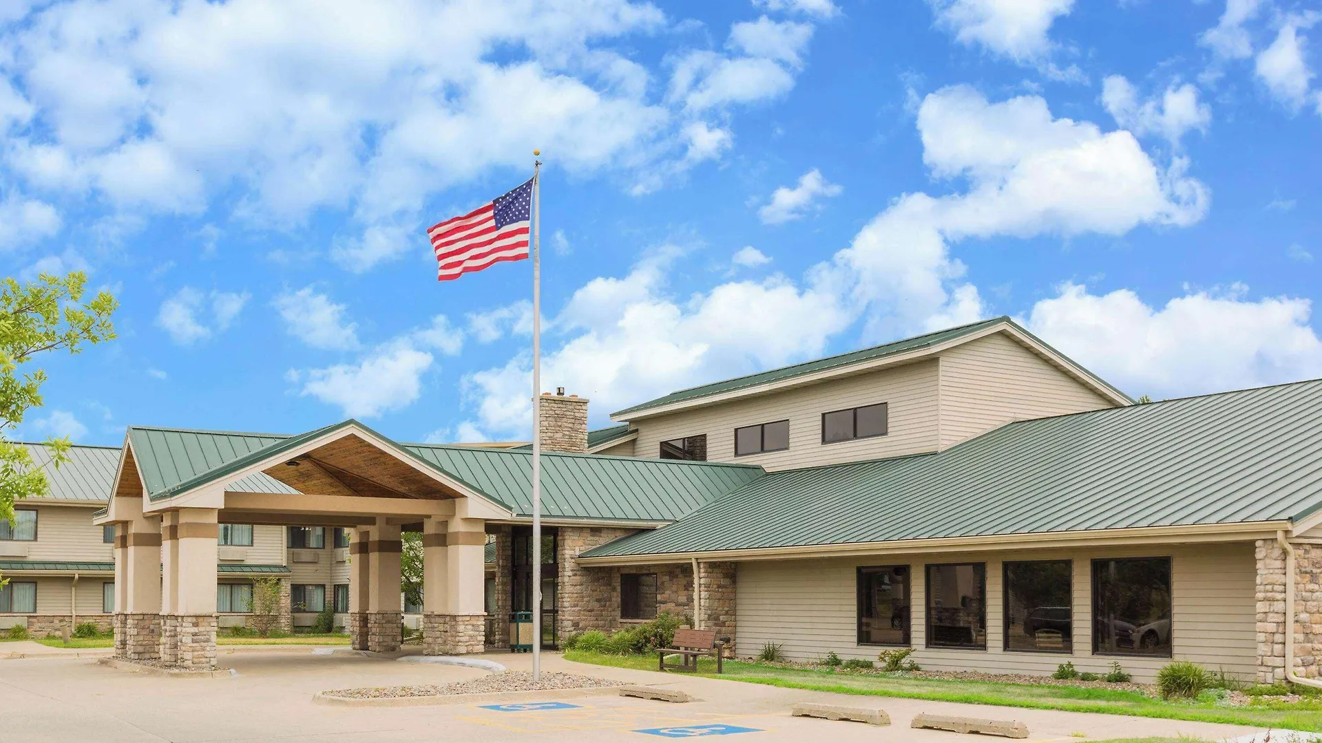 4 Business Hotels Near Confederate Air Force Iowa Worth Booking