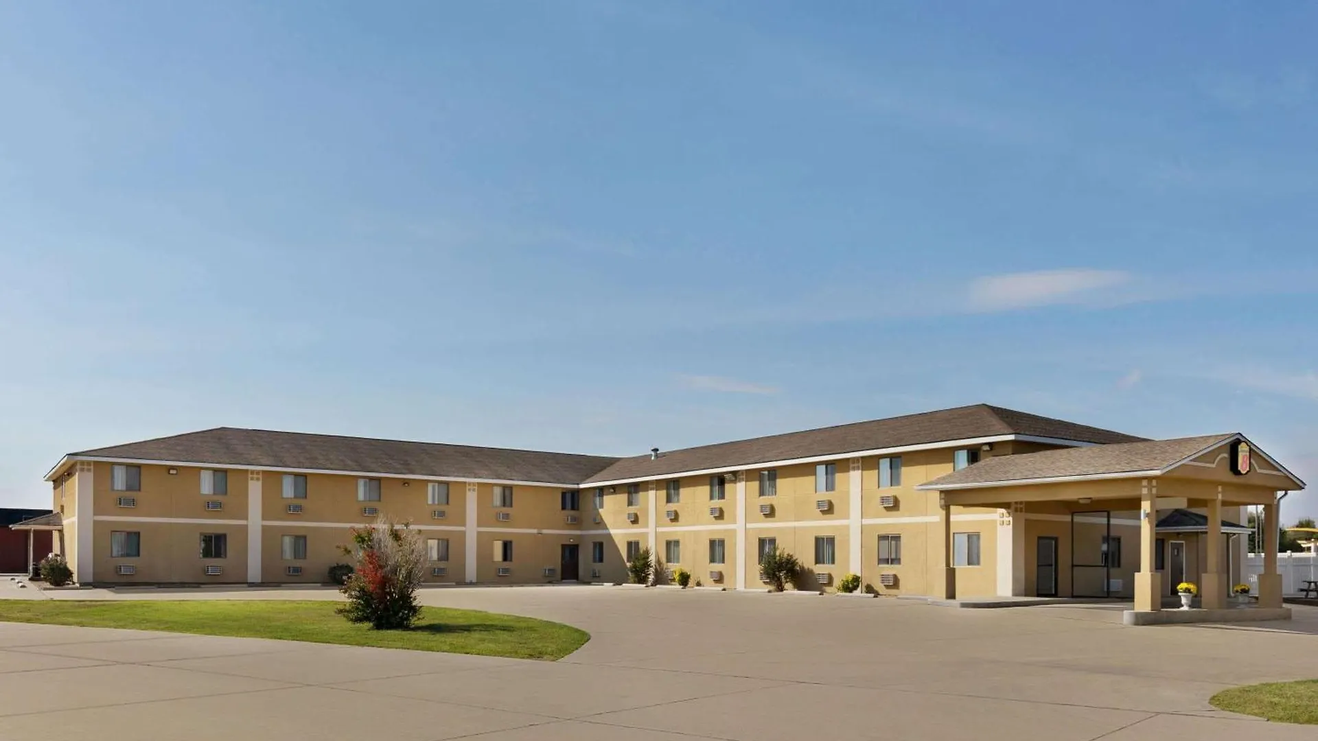 Where to Stay Near Intl College of Bible Theology: 4 Best 3-Star Hotels