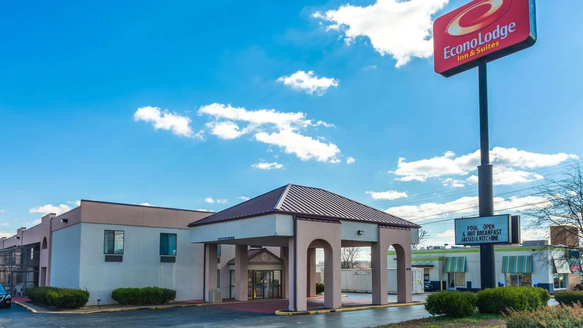 Staying Near Old Glory Distilling Co.: 4 Three-Star Hotels Compared