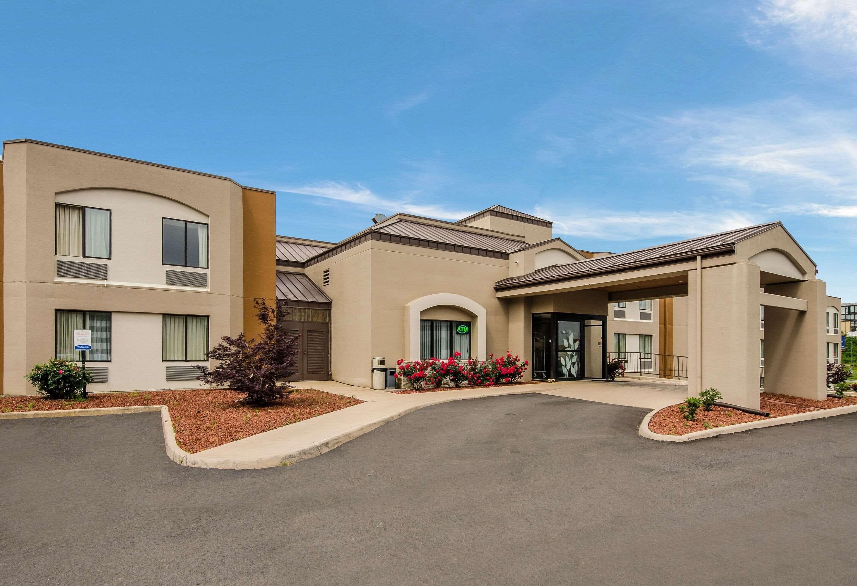 5 Cheap Hotels Near Center in the Square Worth Booking