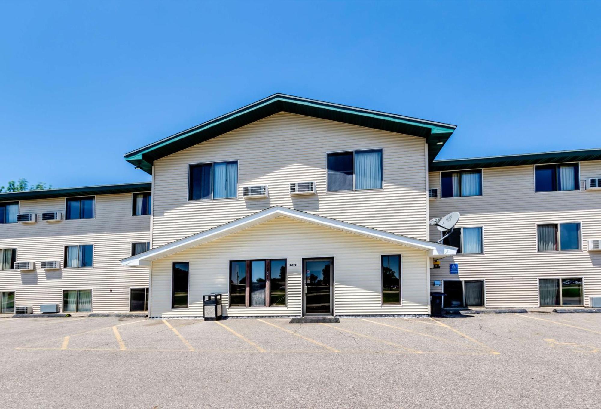 5 Hotels Near Edgewater Park Worth Booking in Albert Lea