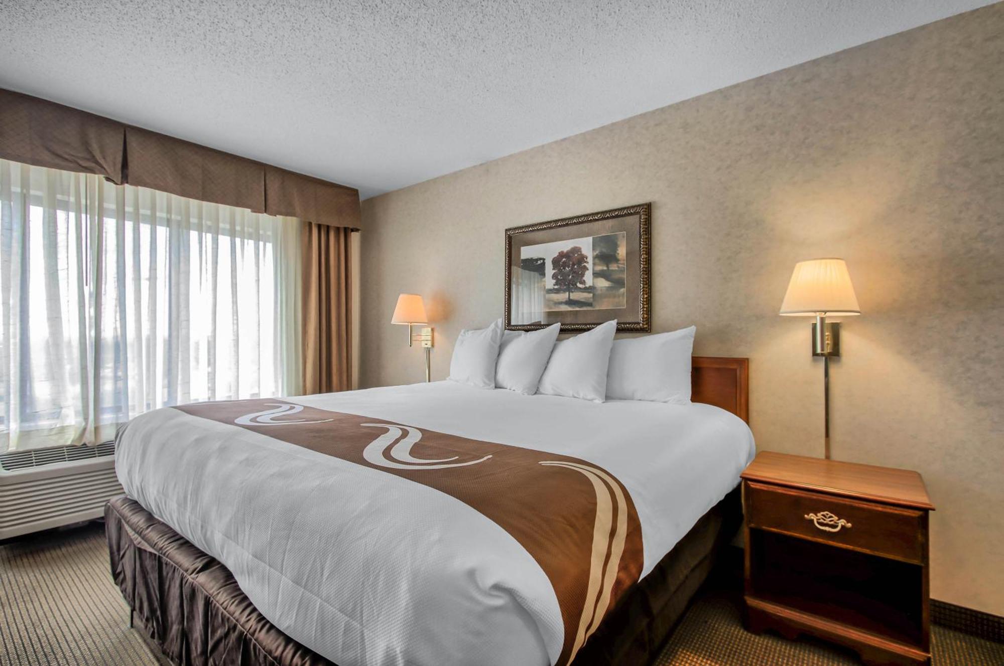 4 Top 3-Star Hotels Near Cookie Jar Heaven for Easy Emporia Access